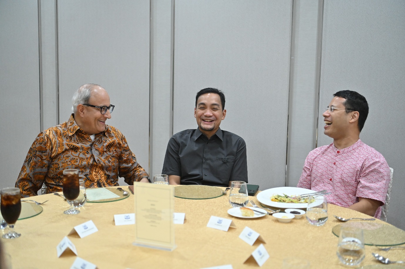 Minister for Transport and Minister for National Development Host Menteri Besar of Johor to Iftar